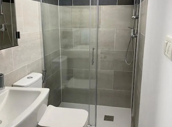 House - Sleeps 2 - Parking - Patio Ferienhaus *